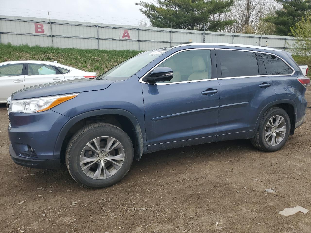 5TDJKRFH5ES021527 2014 Toyota Highlander Xle