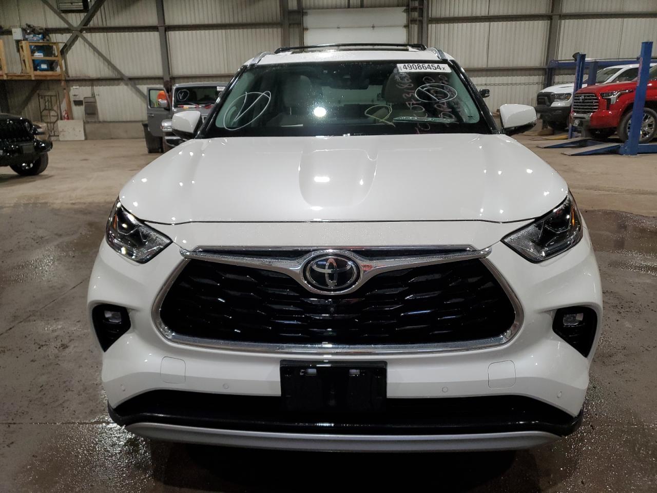 5TDFZRBH4LS019997 2020 Toyota Highlander Platinum