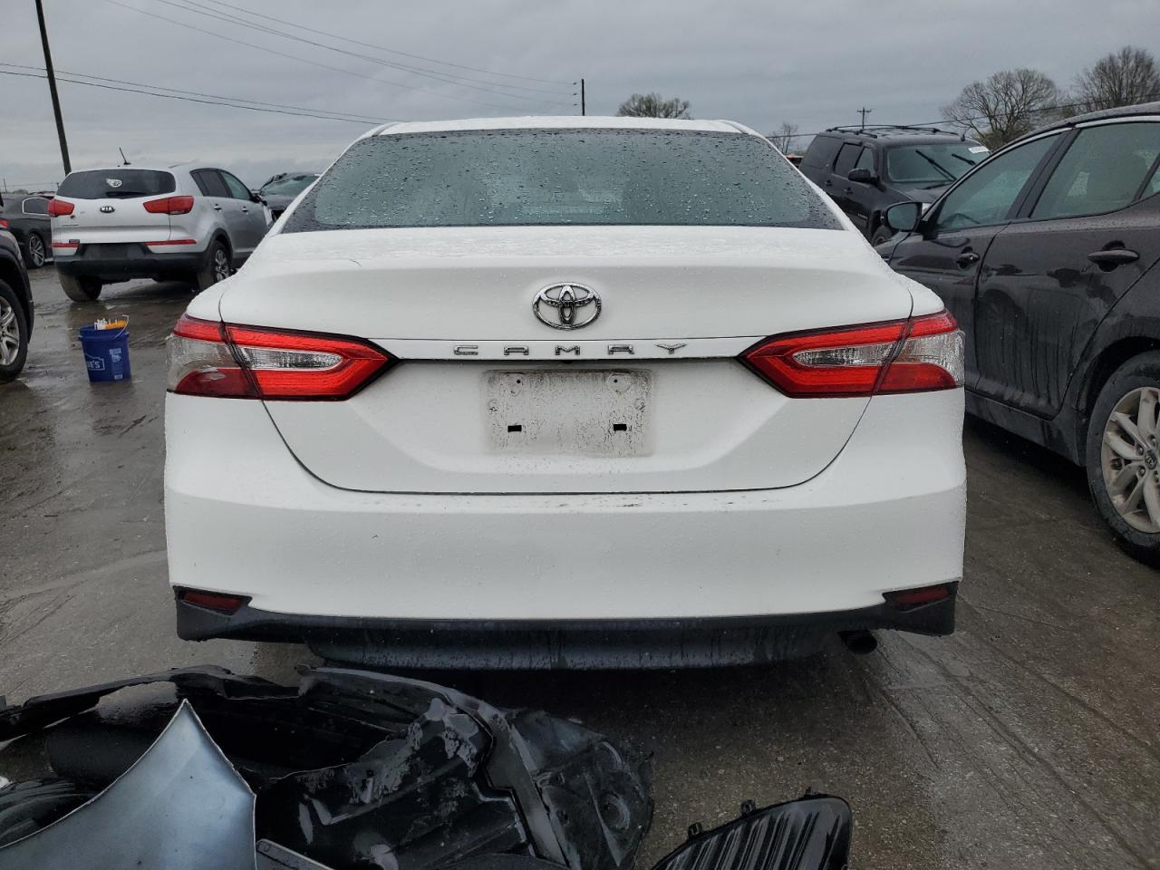 2018 Toyota Camry L vin: 4T1B11HK0JU608348