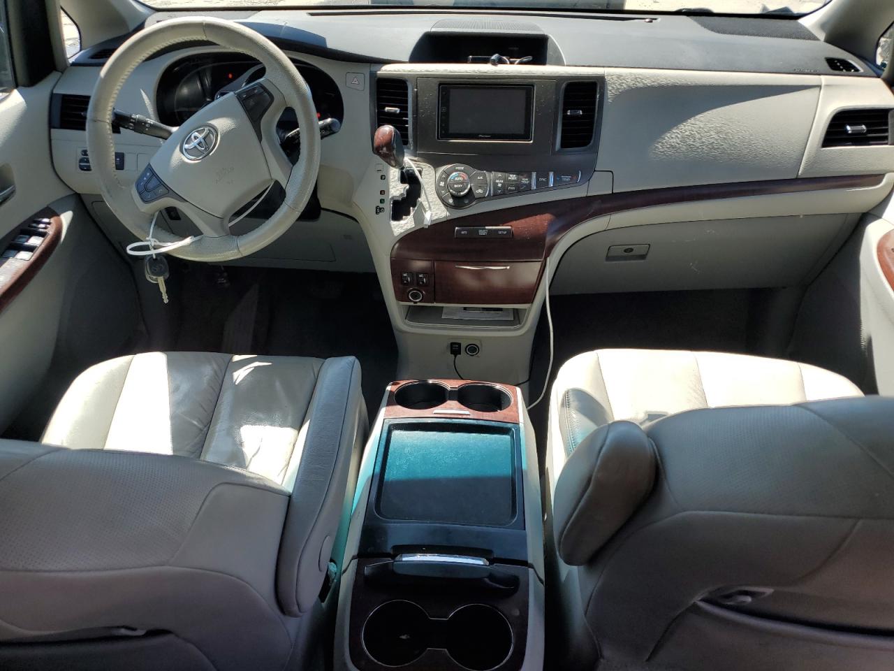 5TDDK3DC1BS007721 2011 Toyota Sienna Xle