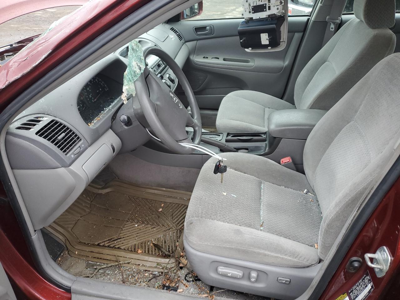 4T1BE32K94U355575 2004 Toyota Camry Le