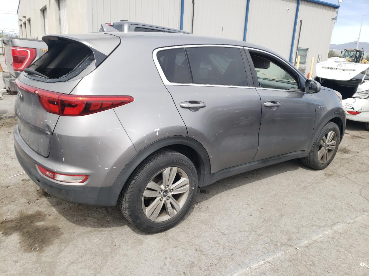 KNDPMCAC8J7351289 2018 Kia Sportage Lx