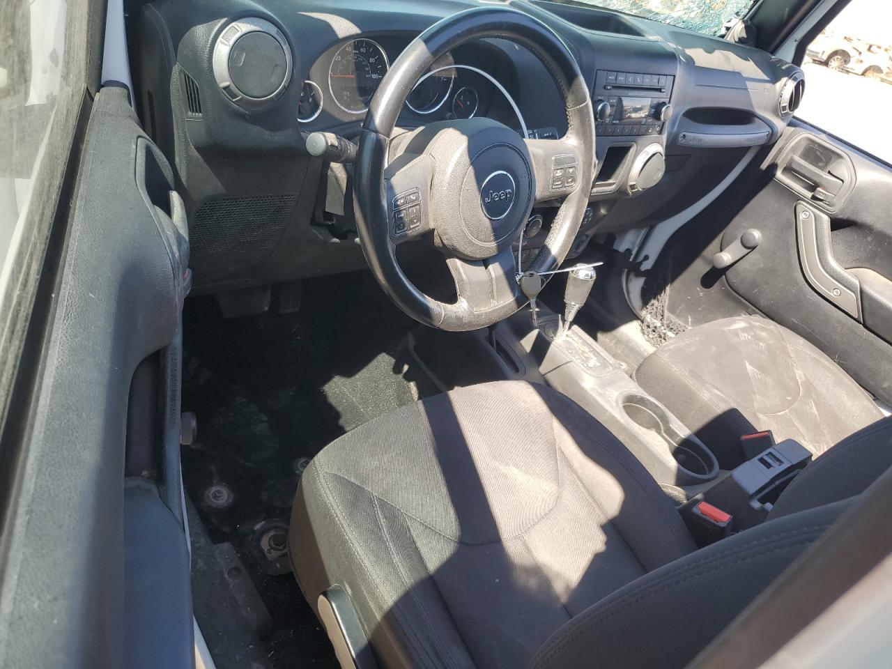 1C4BJWDG1EL285393 2014 Jeep Wrangler Unlimited Sport