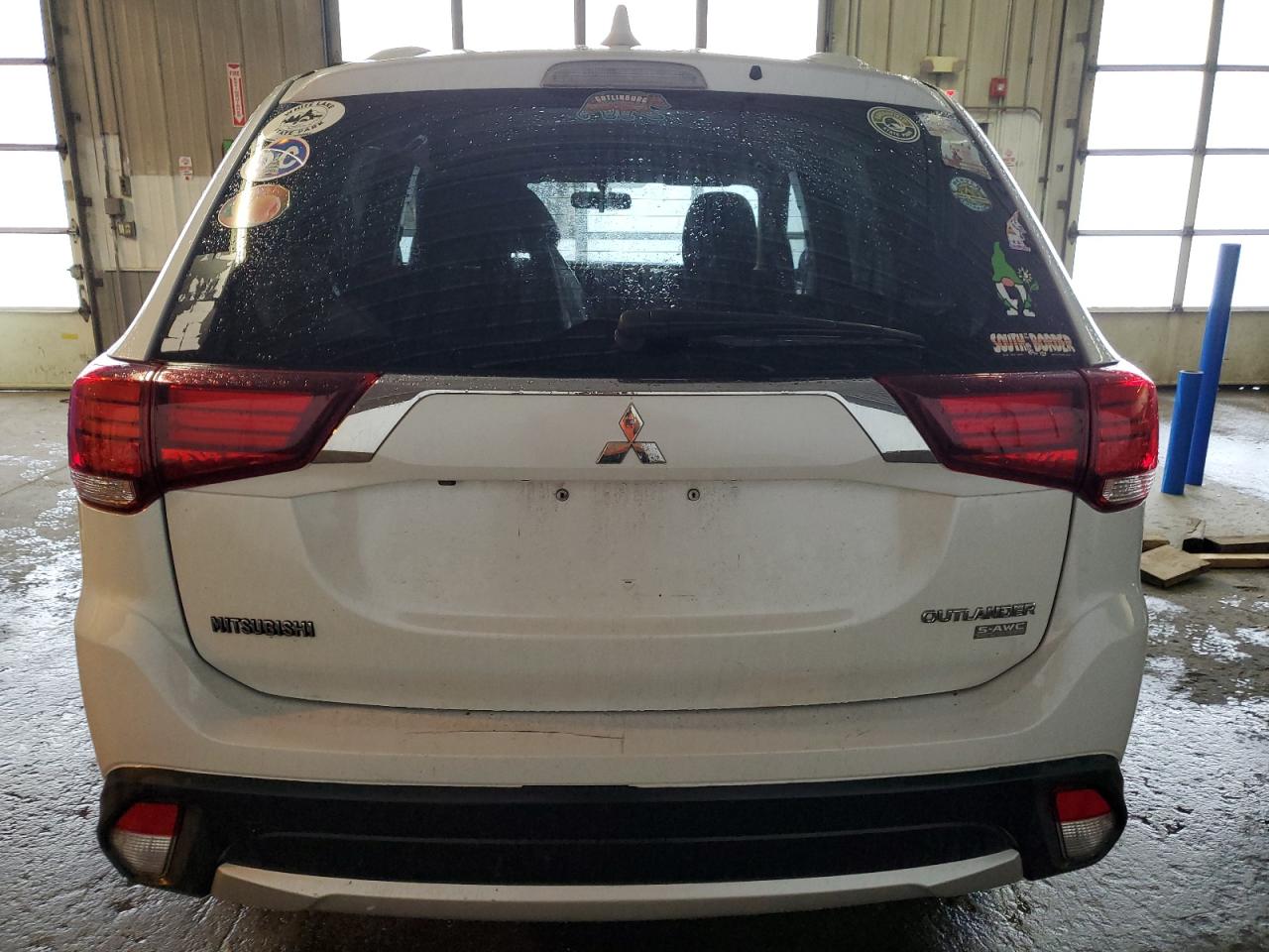 JA4AZ3A37HZ035852 2017 Mitsubishi Outlander Se