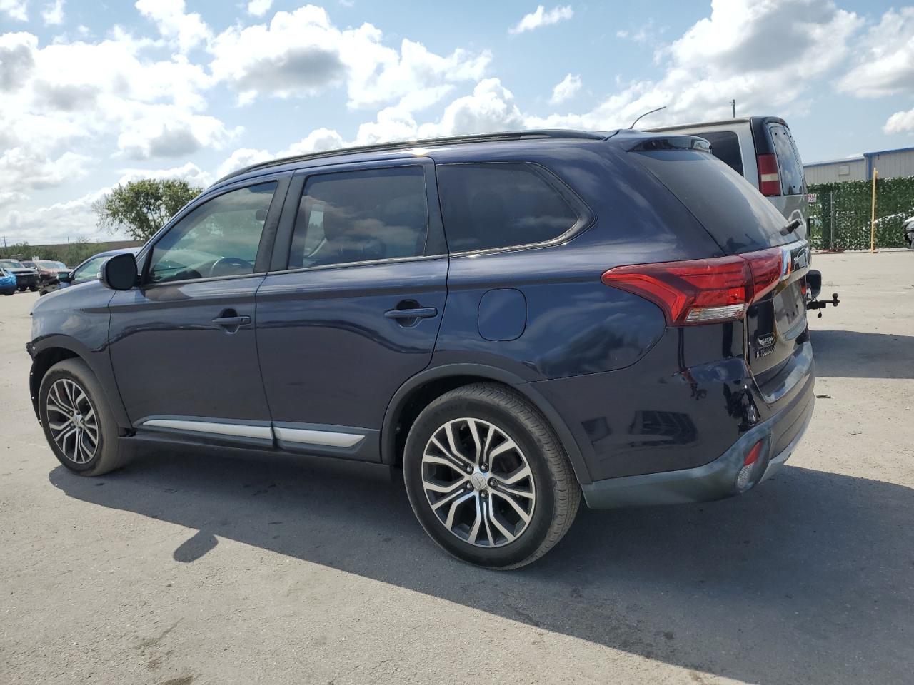 JA4AD3A32GZ057643 2016 Mitsubishi Outlander Se