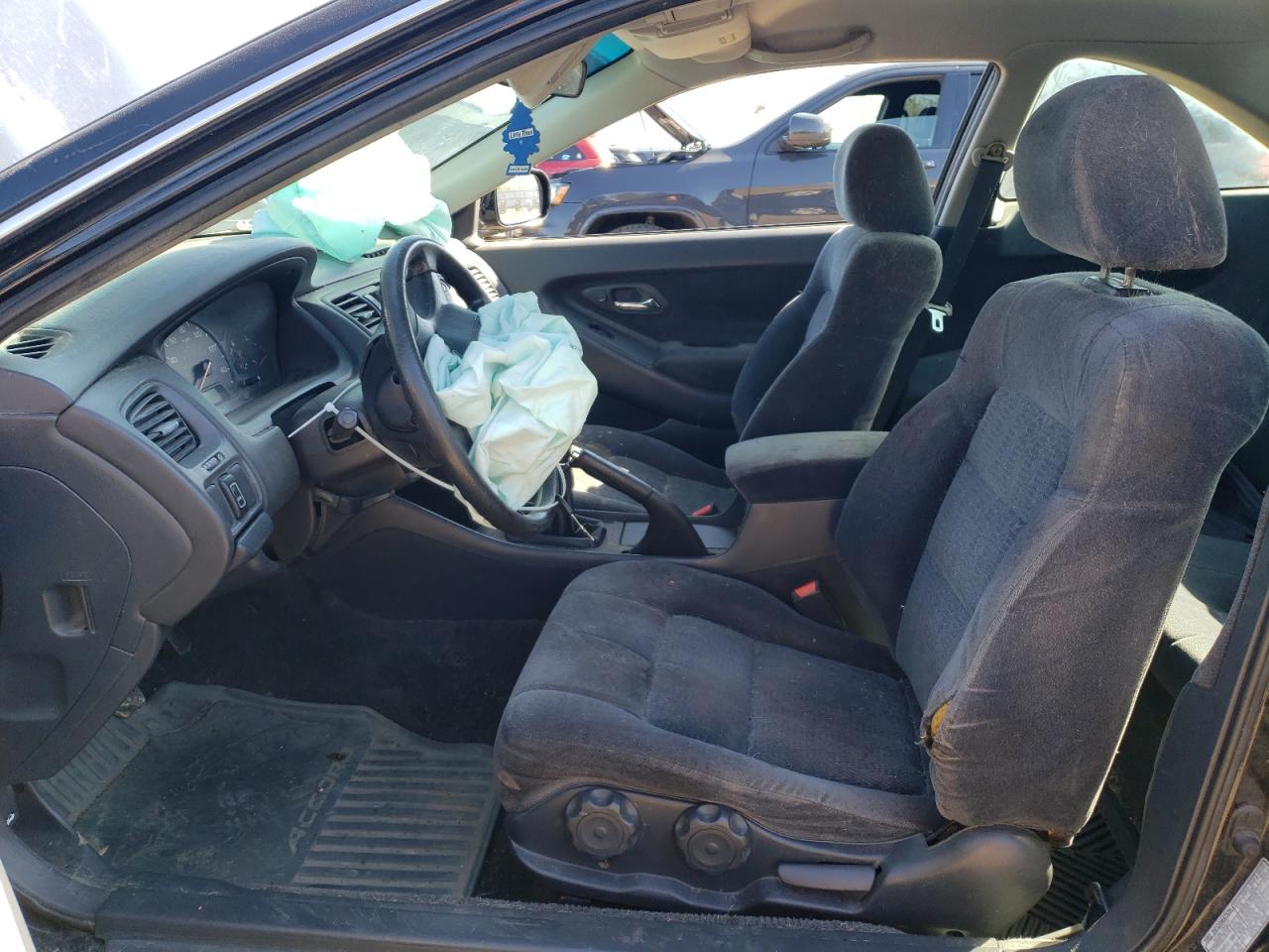 1HGCG3148YA004414 2000 Honda Accord Lx