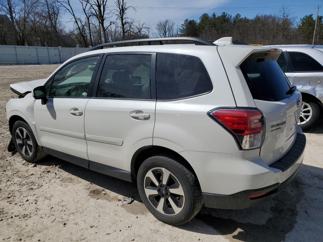 2018 Subaru Forester 2.5I Premium vin: JF2SJAGC7JH419737