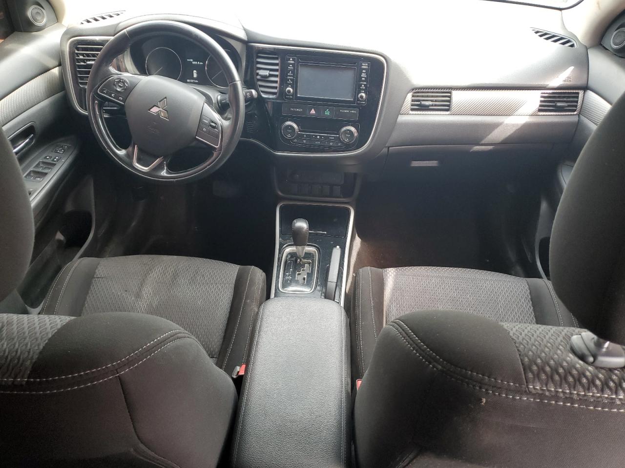 JA4AD2A37HZ063157 2017 Mitsubishi Outlander Es