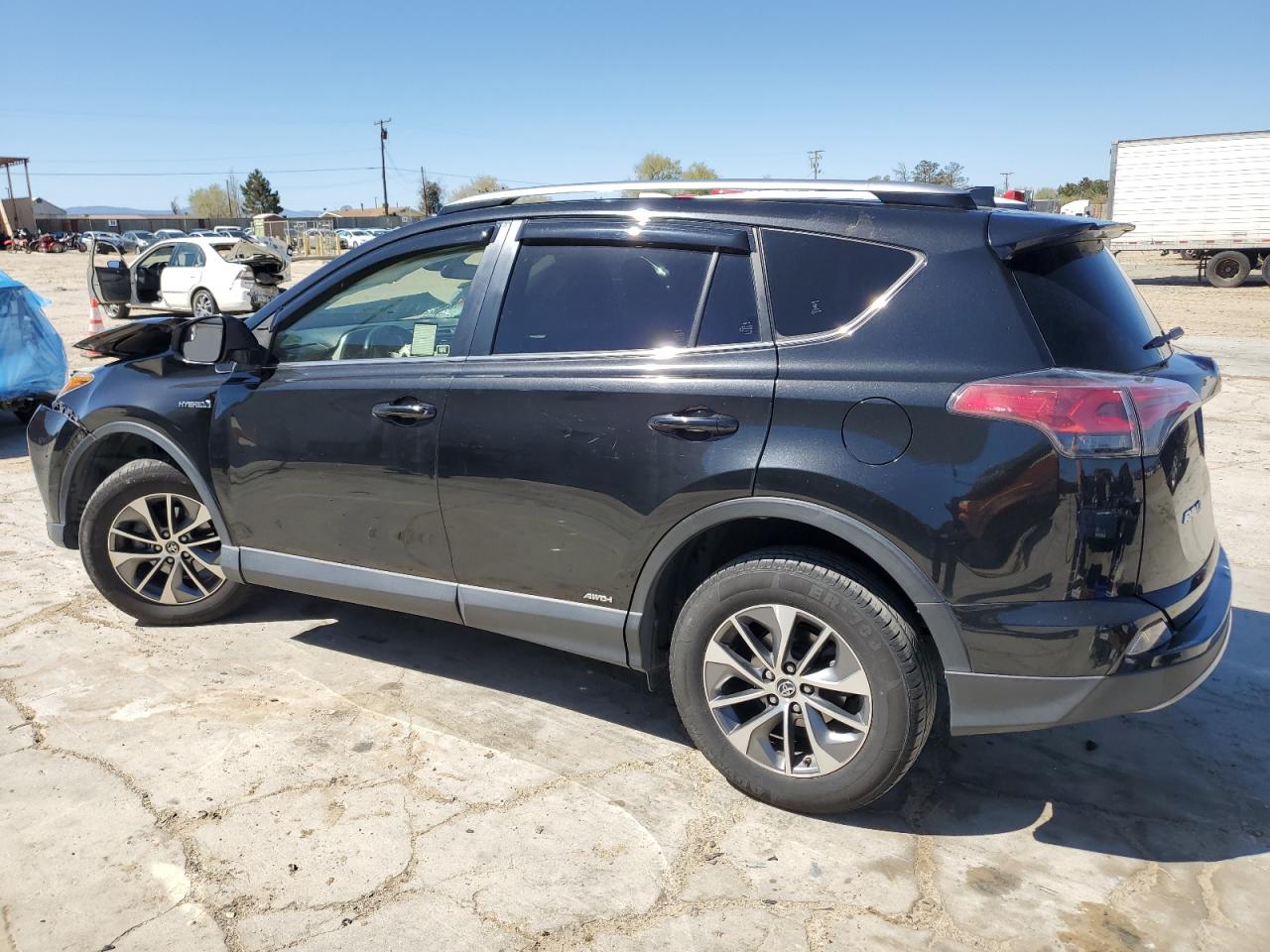 2018 Toyota Rav4 Hv Le vin: JTMRJREV6JD228074