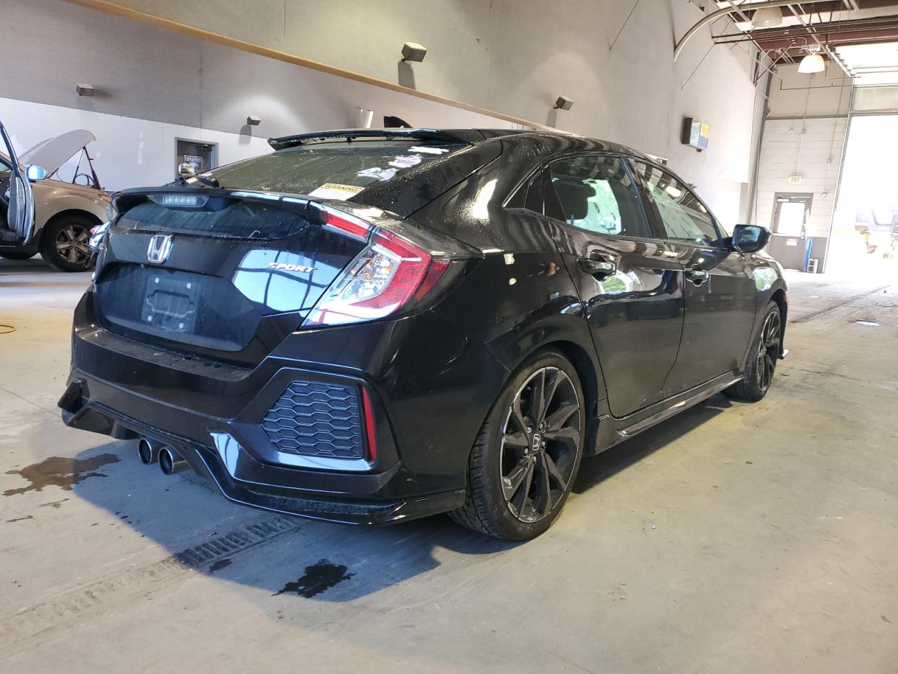 SHHFK7H4XJU223877 2018 Honda Civic Sport