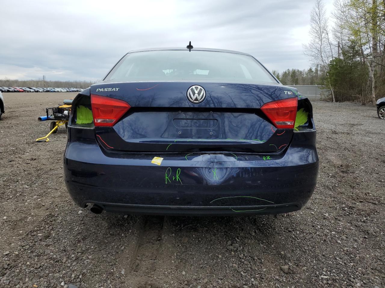 1VWAS7A33FC074811 2015 Volkswagen Passat S