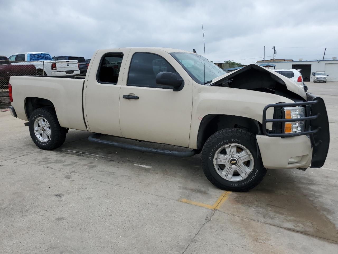 1GCSKSE32AZ206743 2010 Chevrolet Silverado K1500 Lt