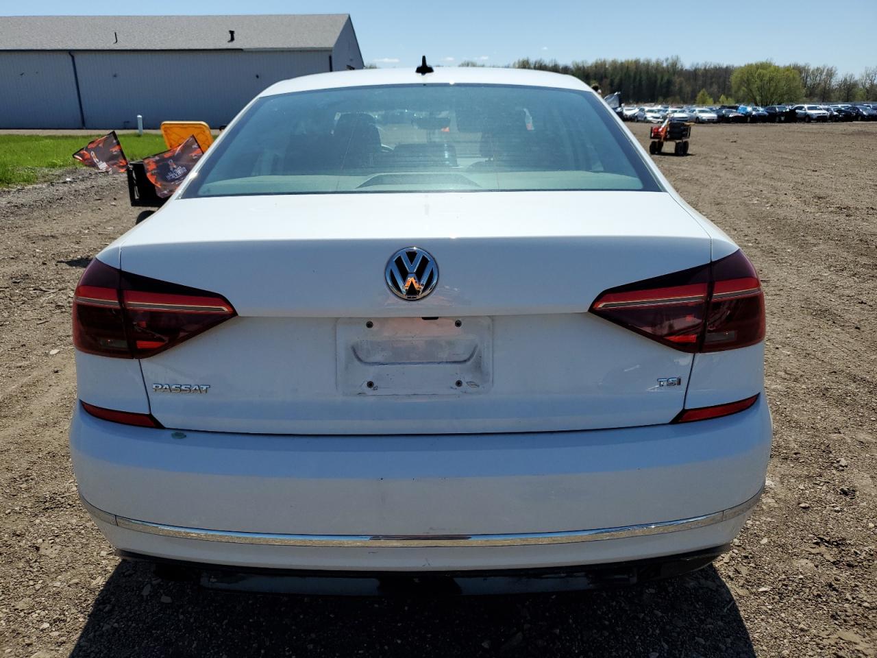 1VWAA7A36JC047937 2018 Volkswagen Passat S