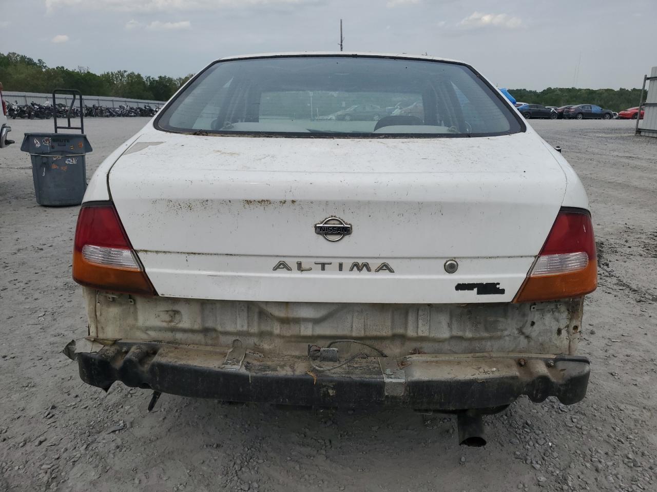 1N4DL01D3XC268033 1999 Nissan Altima Xe