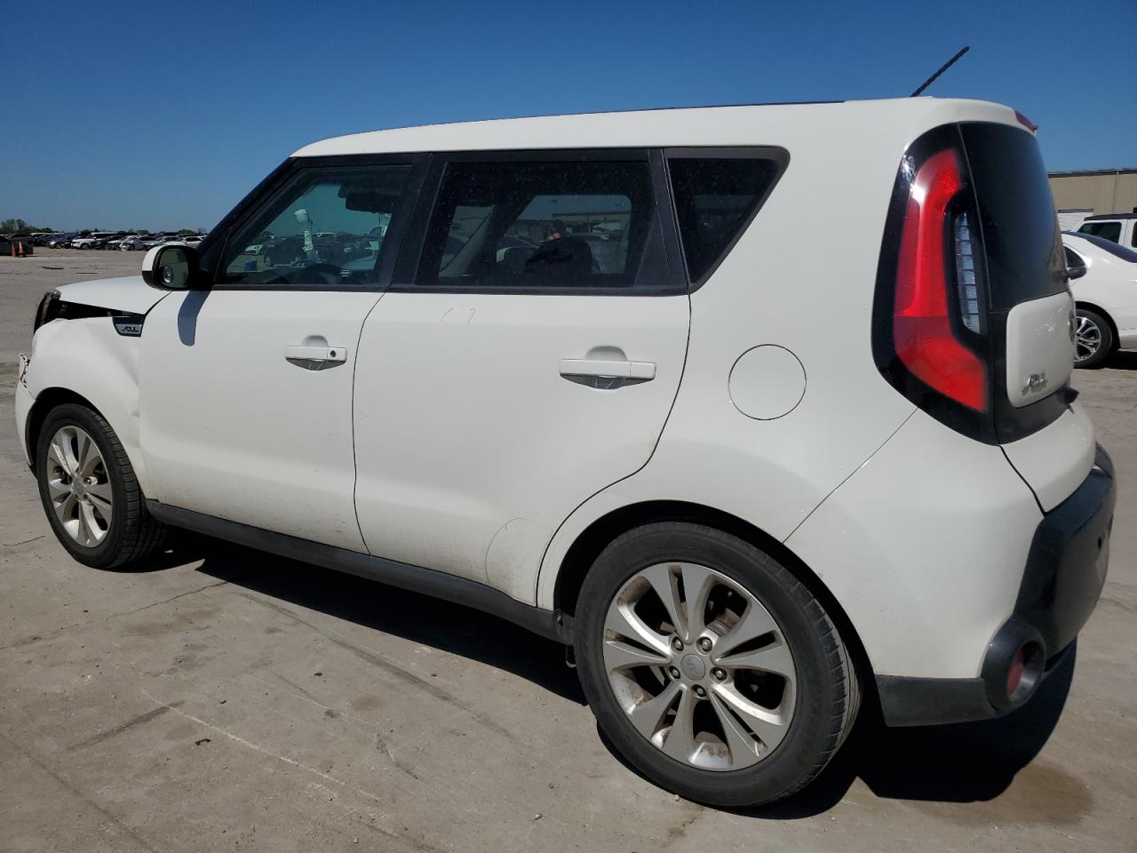 KNDJP3A55G7303305 2016 Kia Soul +