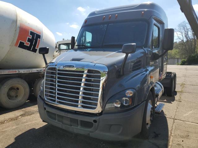 Lot #2480876719 2017 FREIGHTLINER CASCADIA 1 salvage car