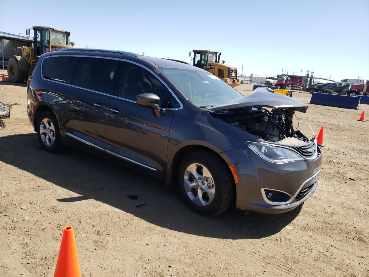 2018 Chrysler Pacifica Hybrid Touring L vin: 2C4RC1L73JR175699