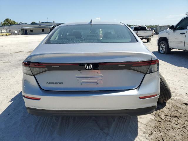 1HGCY1F3XPA054909 Honda Accord EX 6