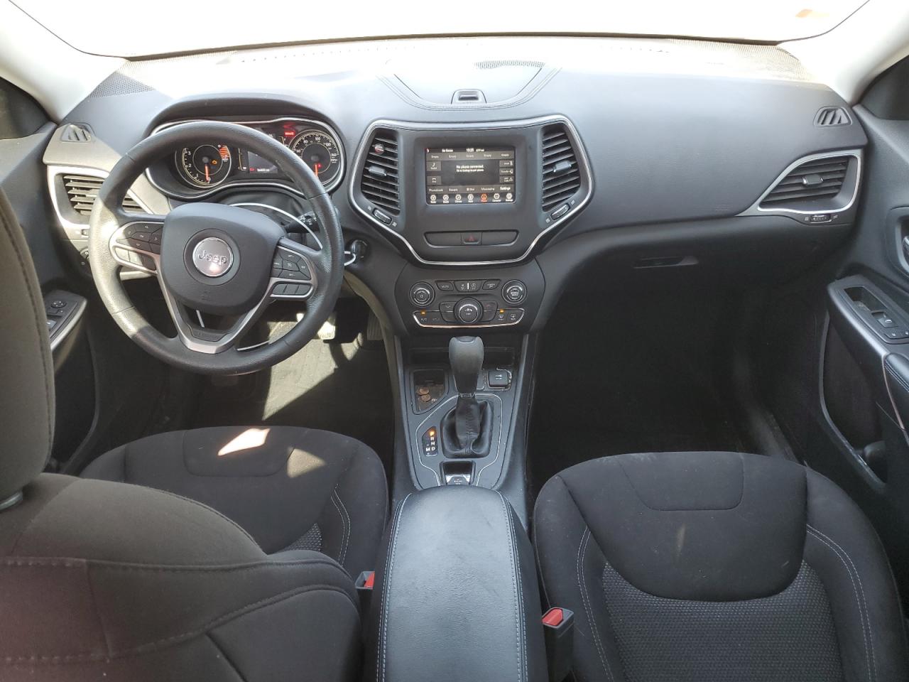 1C4PJLCB3KD114337 2019 Jeep Cherokee Latitude