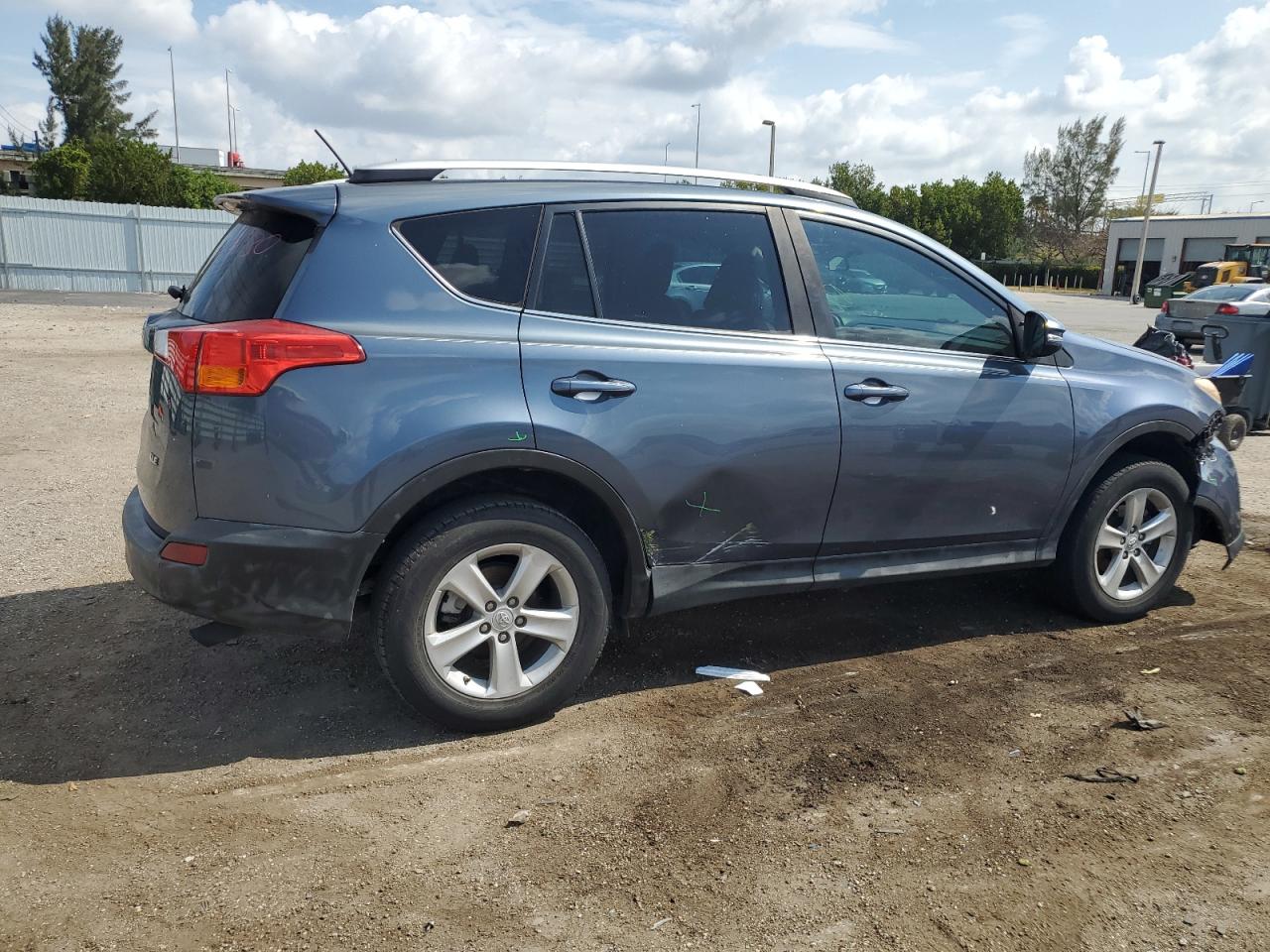 2T3WFREV0EW097060 2014 Toyota Rav4 Xle