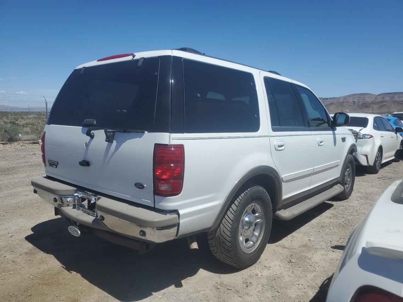 1FMEU17L9YLB12043 2000 Ford Expedition Eddie Bauer