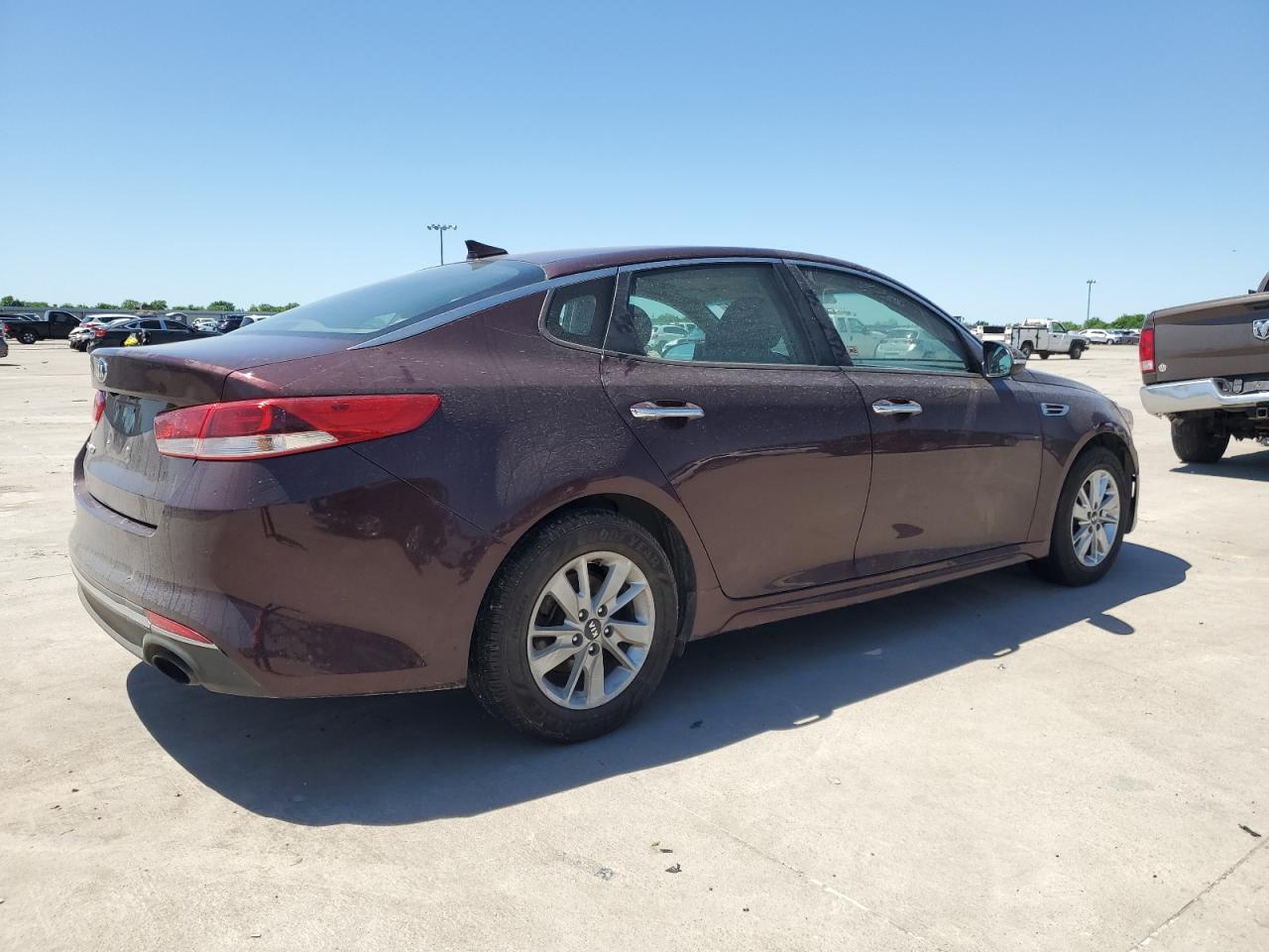 2018 Kia Optima Lx vin: 5XXGT4L36JG221380