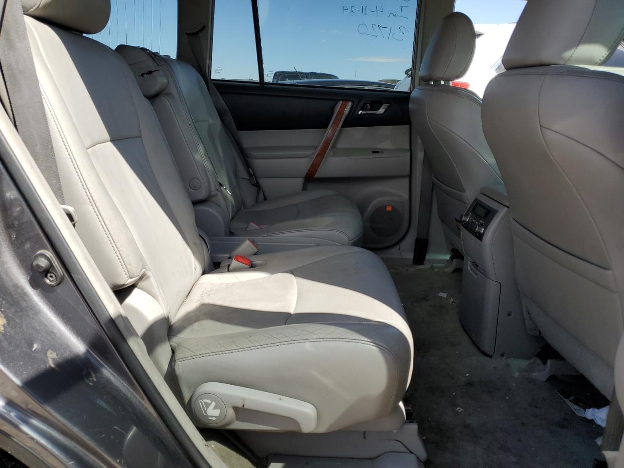 5TDDK3EH7AS023379 2010 Toyota Highlander Limited