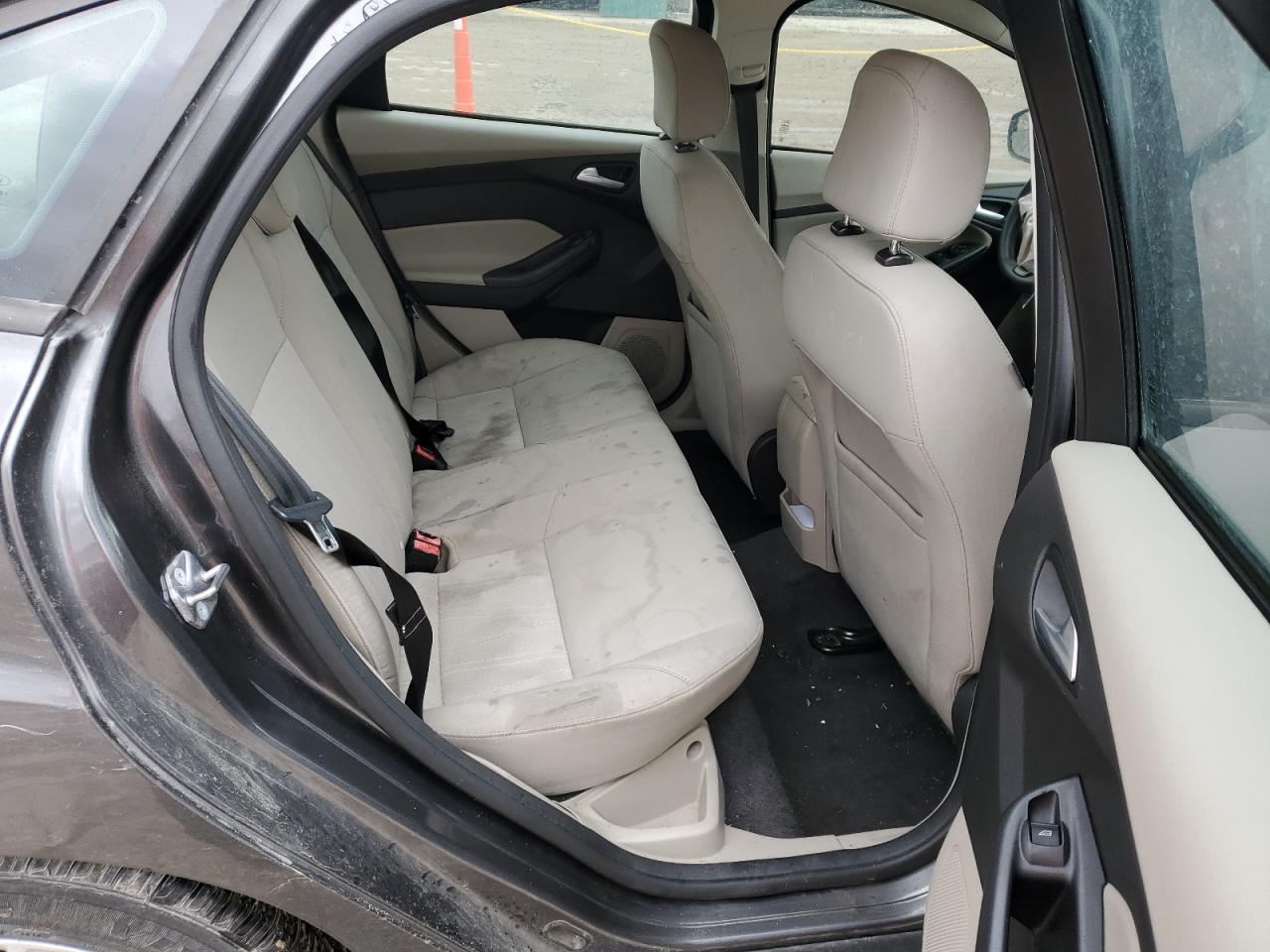 1FADP3F24FL308406 2015 Ford Focus Se