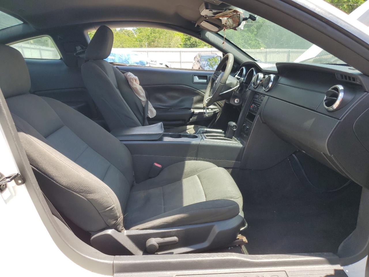 1ZVHT80N385109052 2008 Ford Mustang