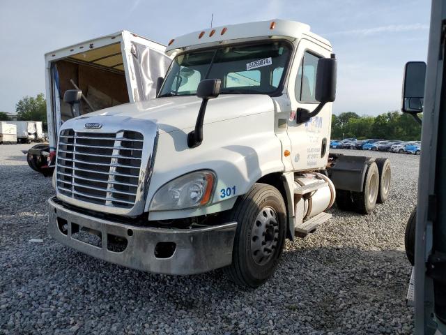 Lot #2475776282 2016 FREIGHTLINER CASCADIA 1 salvage car