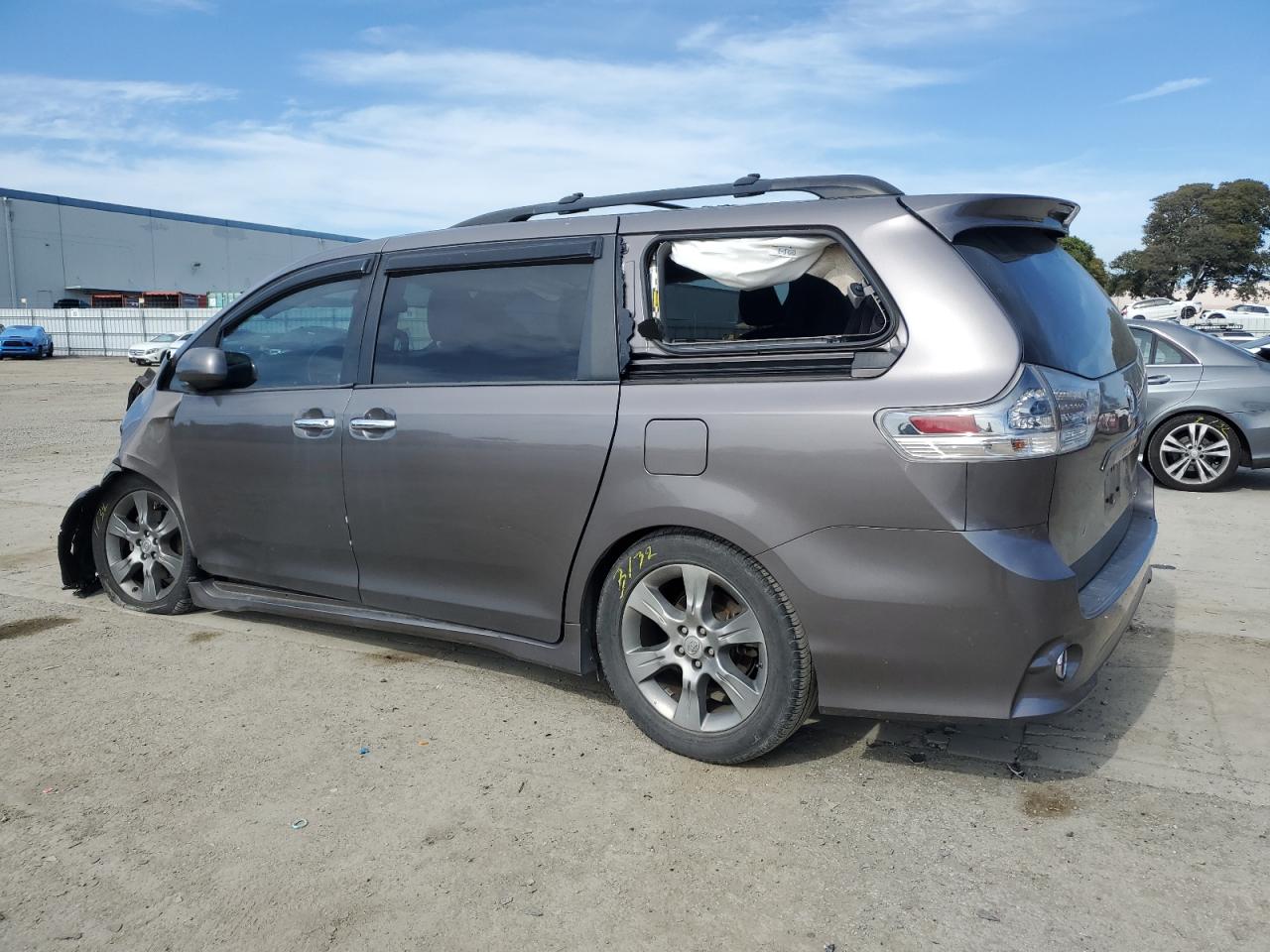 2016 Toyota Sienna Se vin: 5TDXK3DC8GS756066