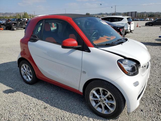 VIN WMEFJ9BA4JK313450 2018 Smart Fortwo no.4