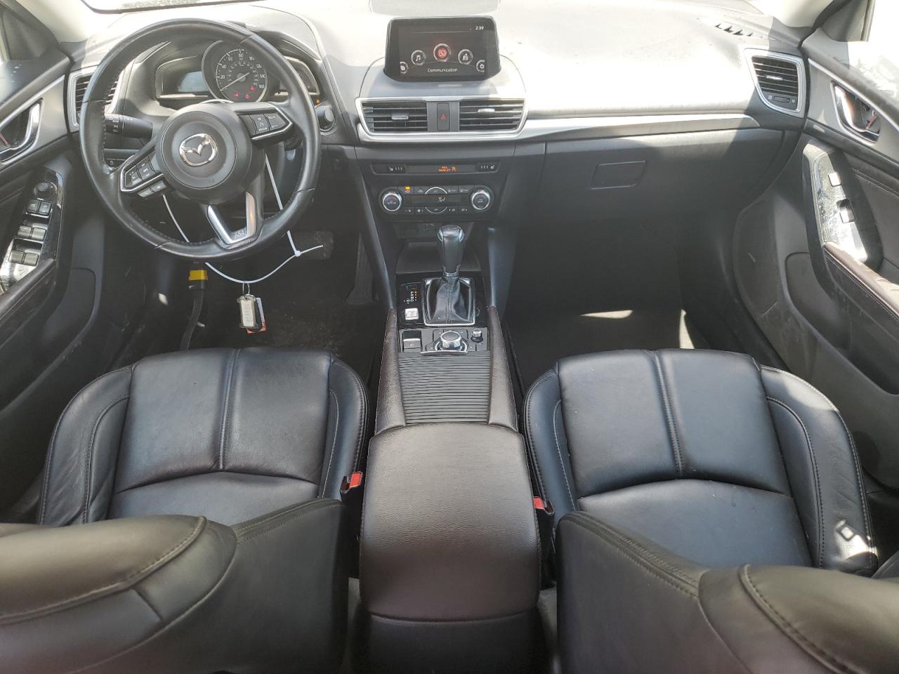 3MZBN1V39JM249198 2018 Mazda 3 Touring