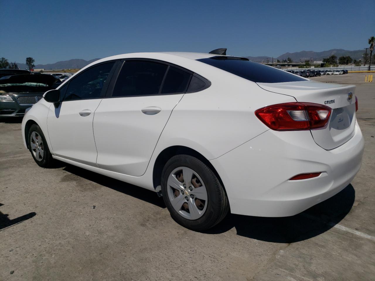 1G1BC5SM6J7183032 2018 Chevrolet Cruze Ls