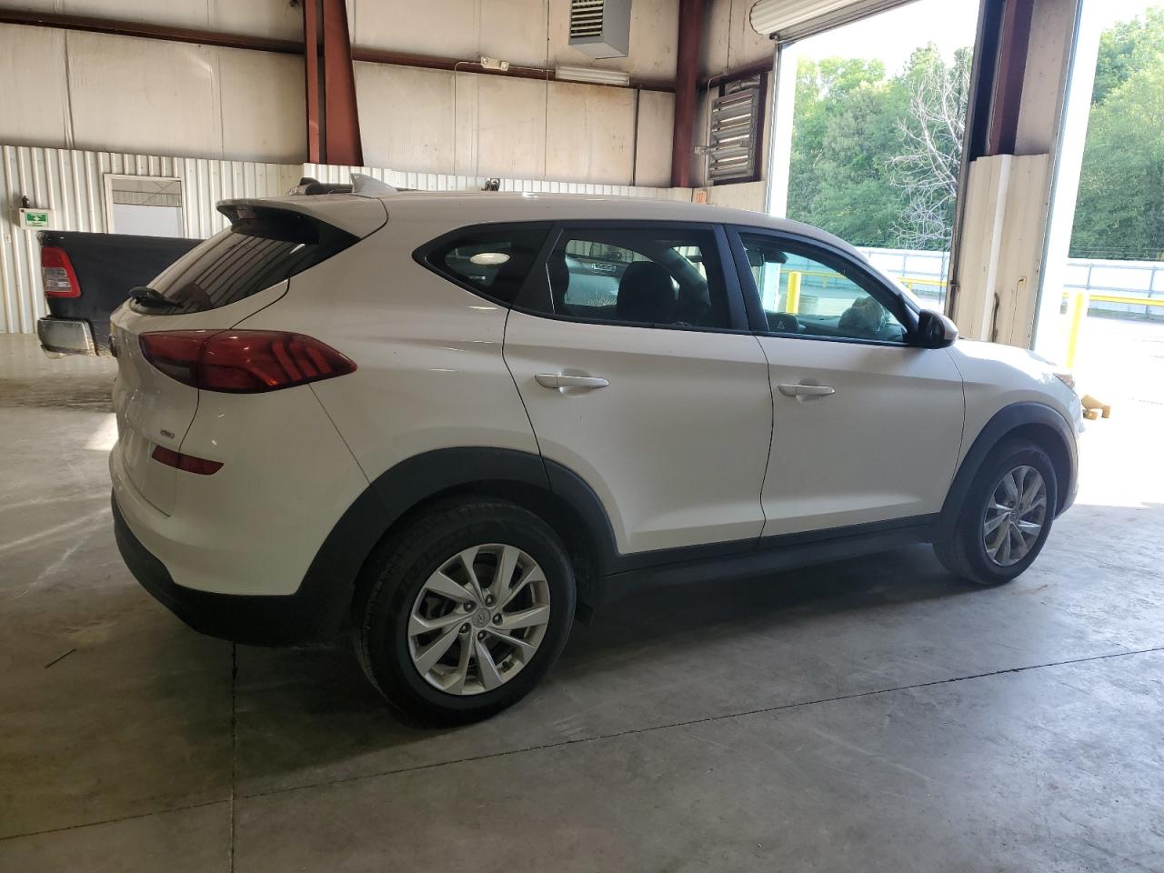 KM8J2CA48KU889574 2019 Hyundai Tucson Se