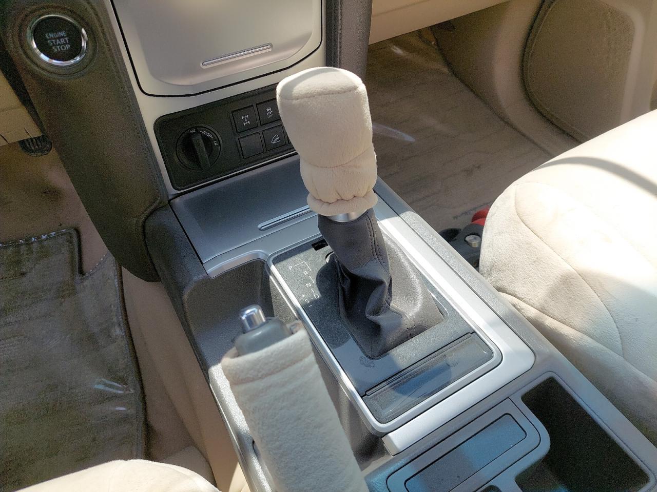 JTEBU3FJ4P5097260 Auction: COPART UAE Lot: 52362204 Location: DUBAI INDUSTRIAL CITY - DUBAI JTEBU3FJ4P5097260 TOYOTA PRADO 2023 WHITE Photo 13