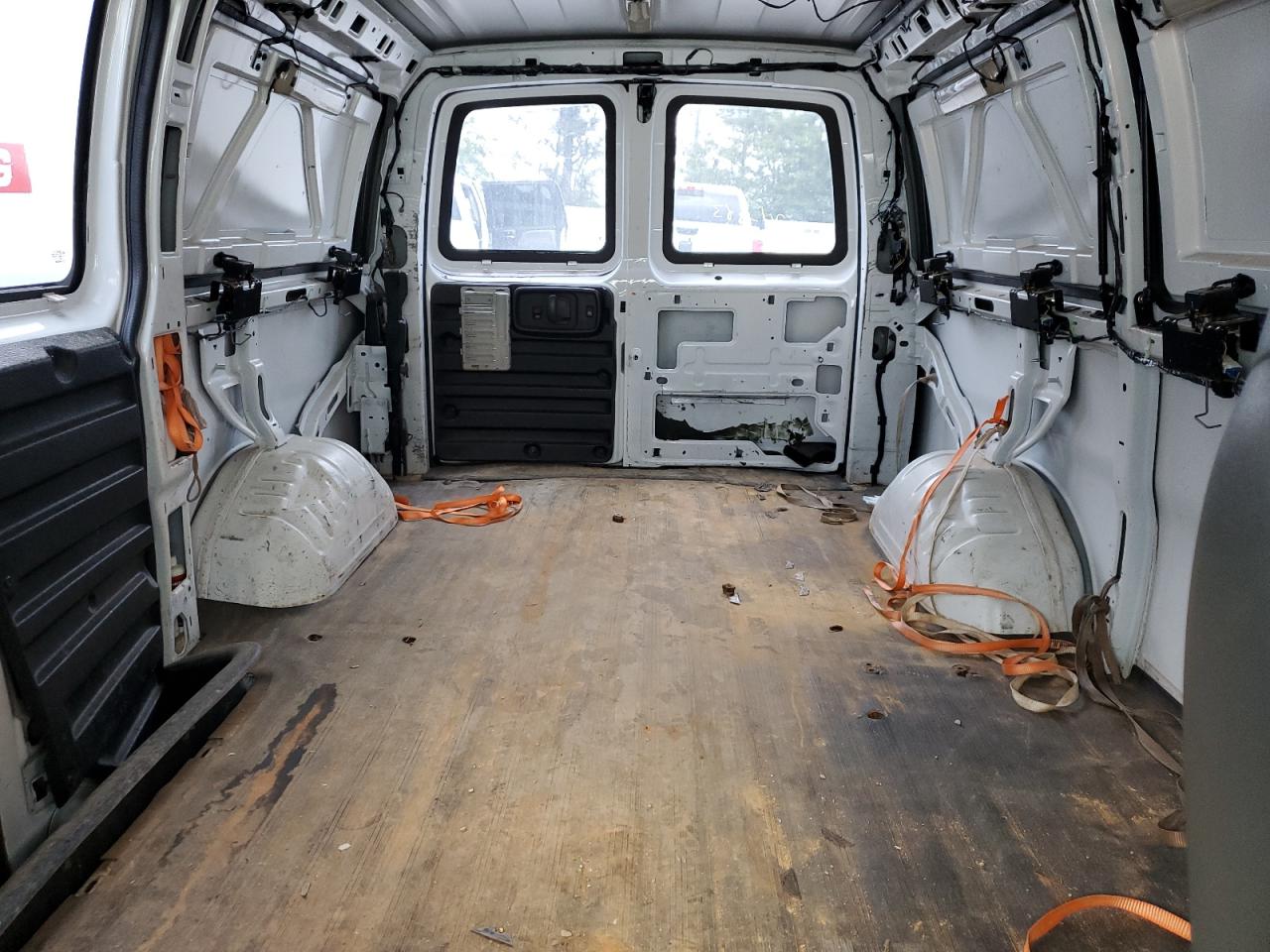 1GCHG35U341116045 2004 Chevrolet Express G3500