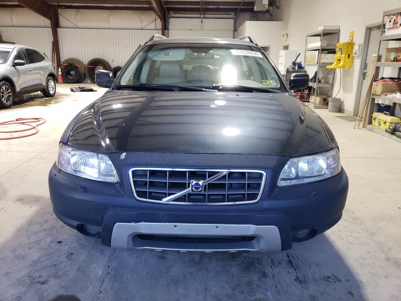 YV1SZ592151189608 2005 Volvo Xc70