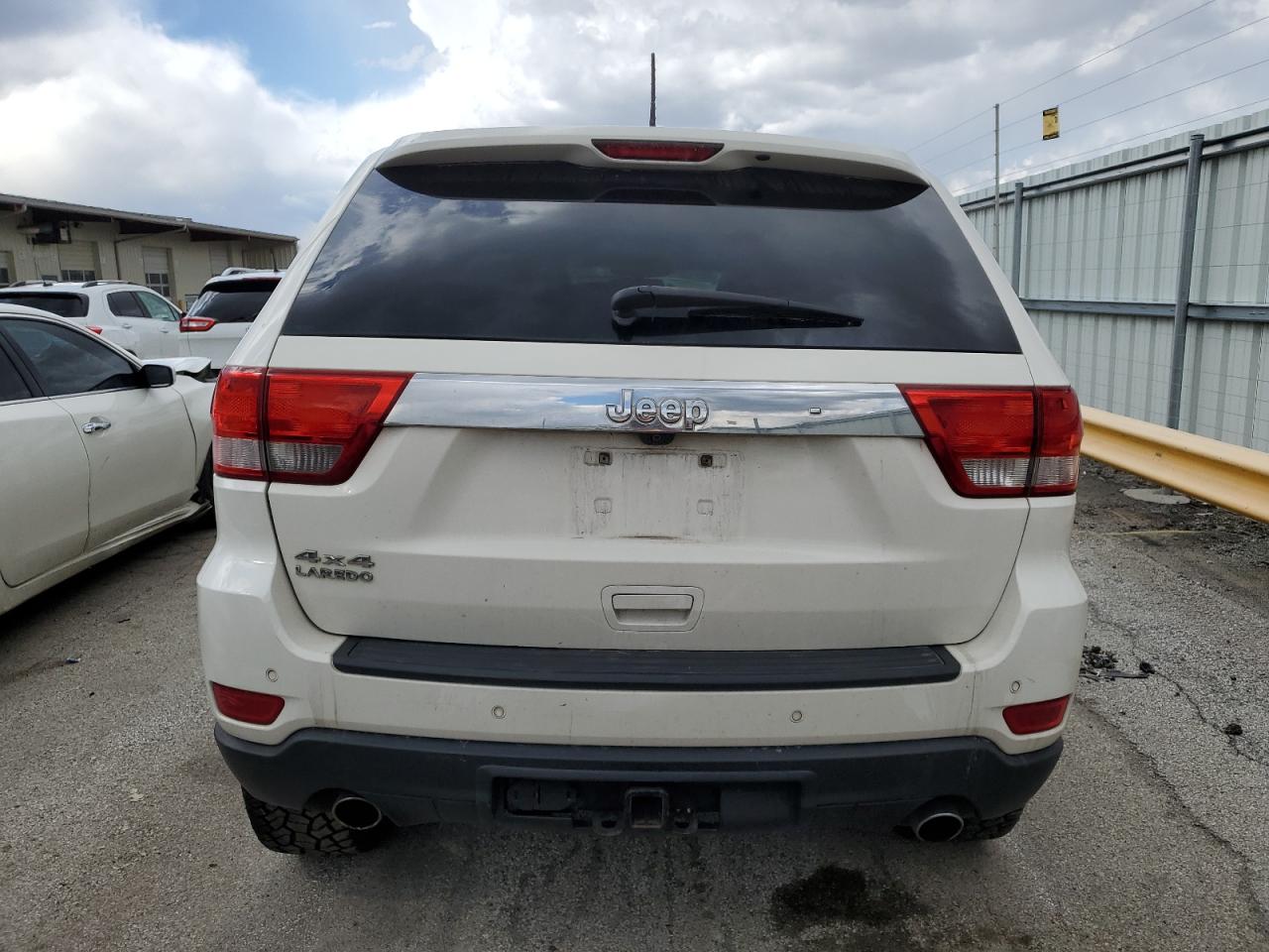 1J4RR4GT7BC540333 2011 Jeep Grand Cherokee Laredo