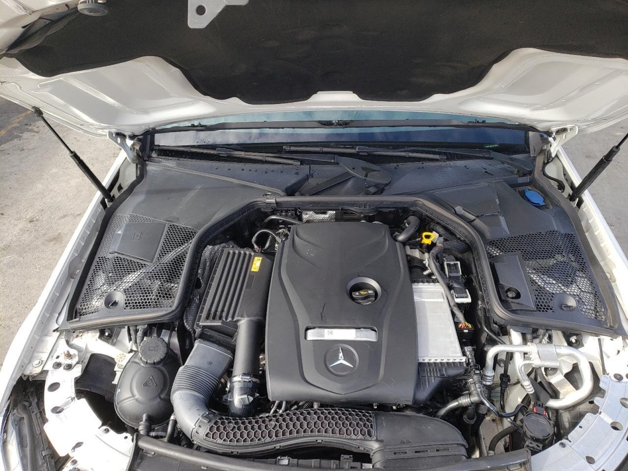 VIN: 55SWF4JB8HU212804 2017 MERCEDES-BENZ C-CLASS