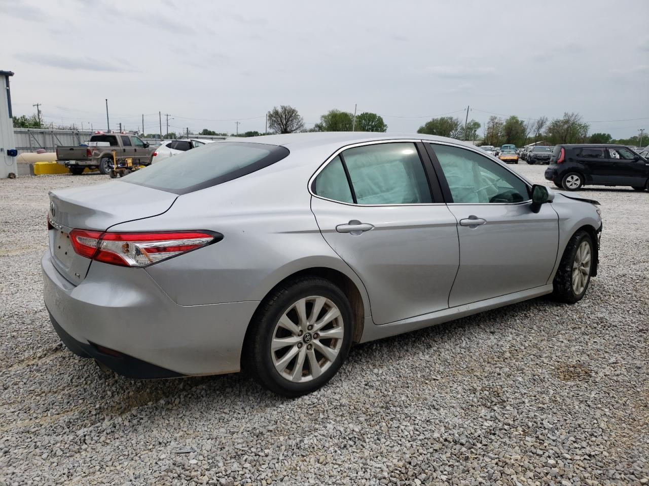 2018 Toyota Camry L vin: 4T1B11HK3JU068008