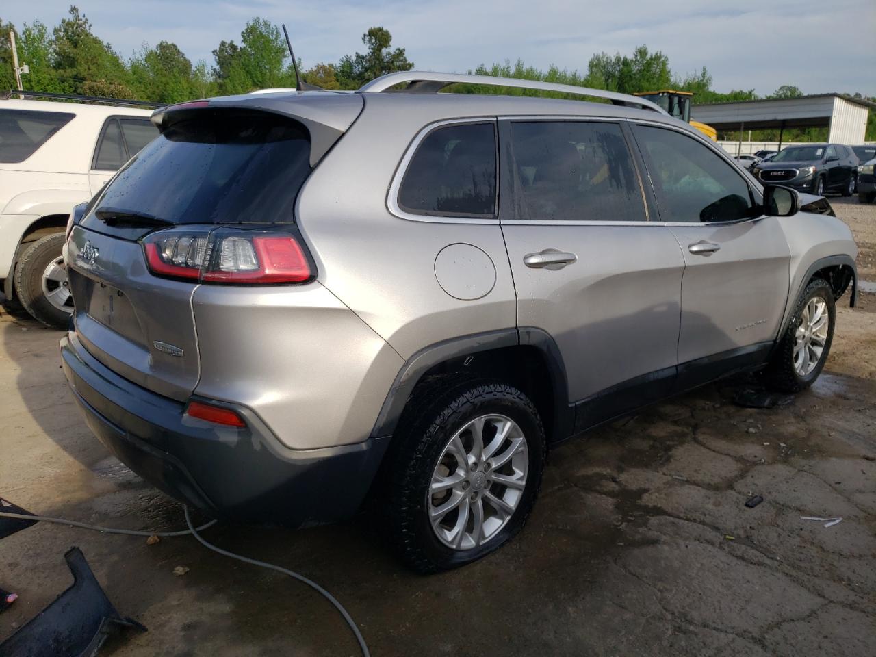 1C4PJLCB6KD327105 2019 Jeep Cherokee Latitude