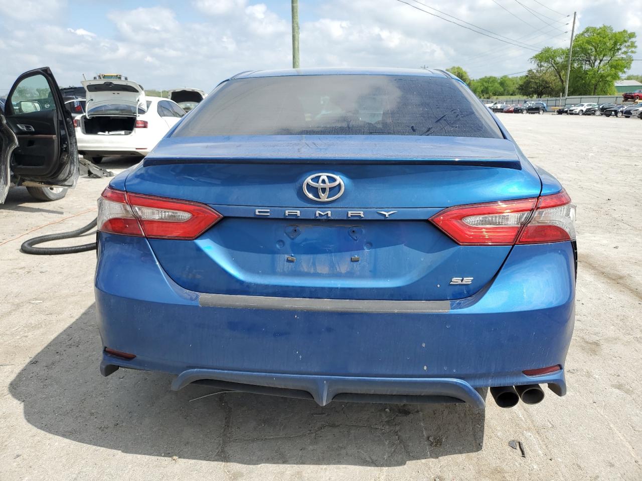 4T1B11HK2JU011833 2018 Toyota Camry L