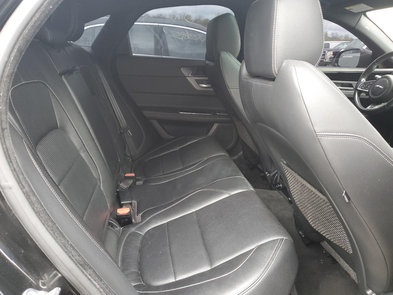 SAJBL4BV9HCY32724 2017 Jaguar Xf R - Sport
