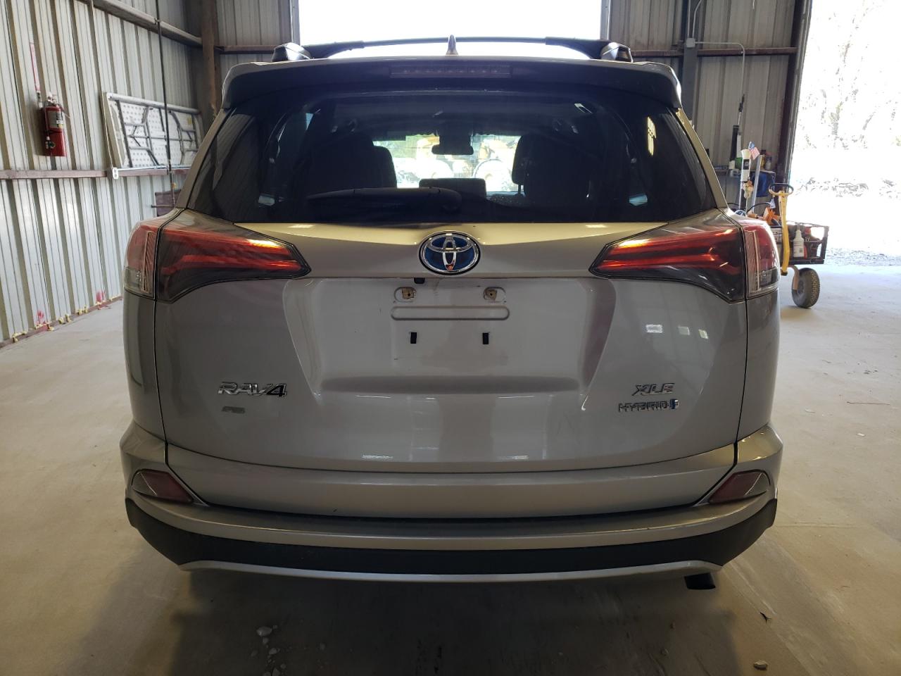 JTMRJREV2JD162610 2018 Toyota Rav4 Hv Le