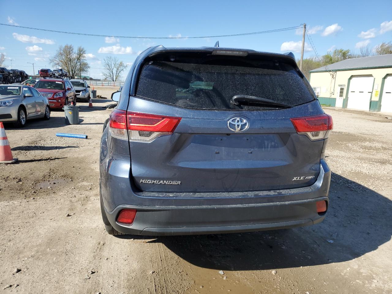 5TDJZRFH1KS723299 2019 Toyota Highlander Se