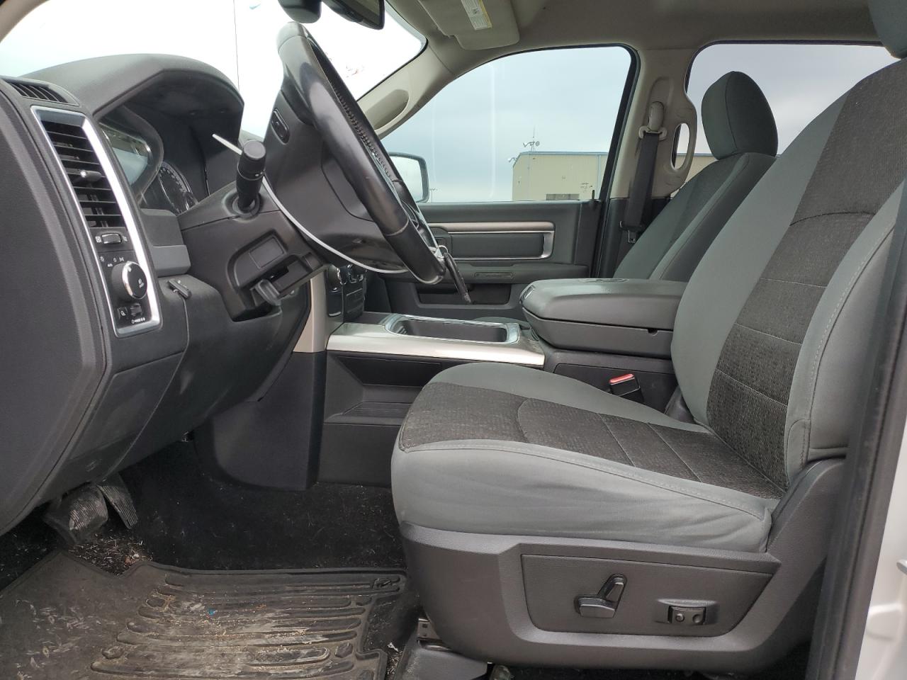 1C6RR6LT2GS263490 2016 Ram 1500 Slt