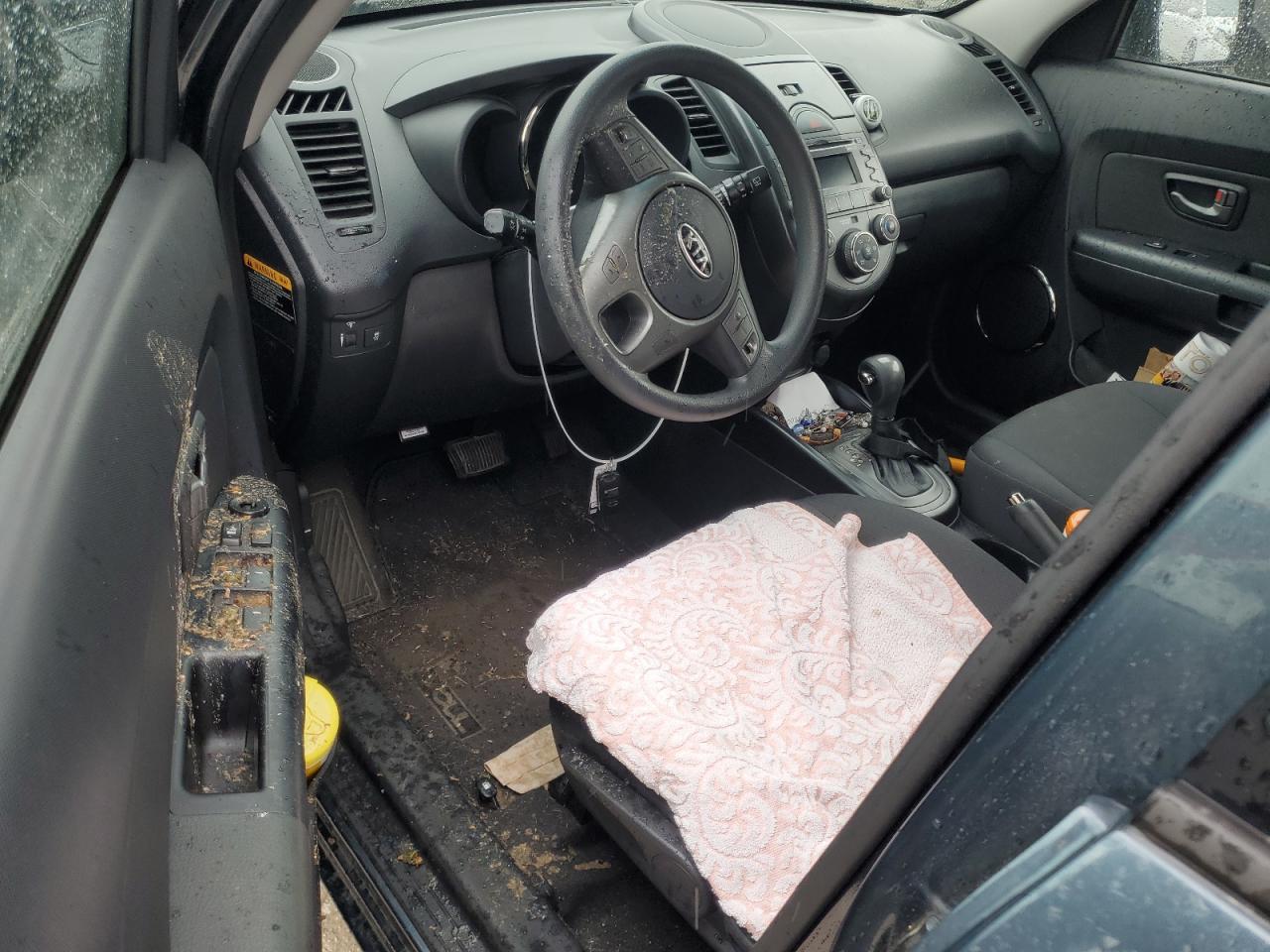 KNDJT2A22B7274057 2011 Kia Soul +