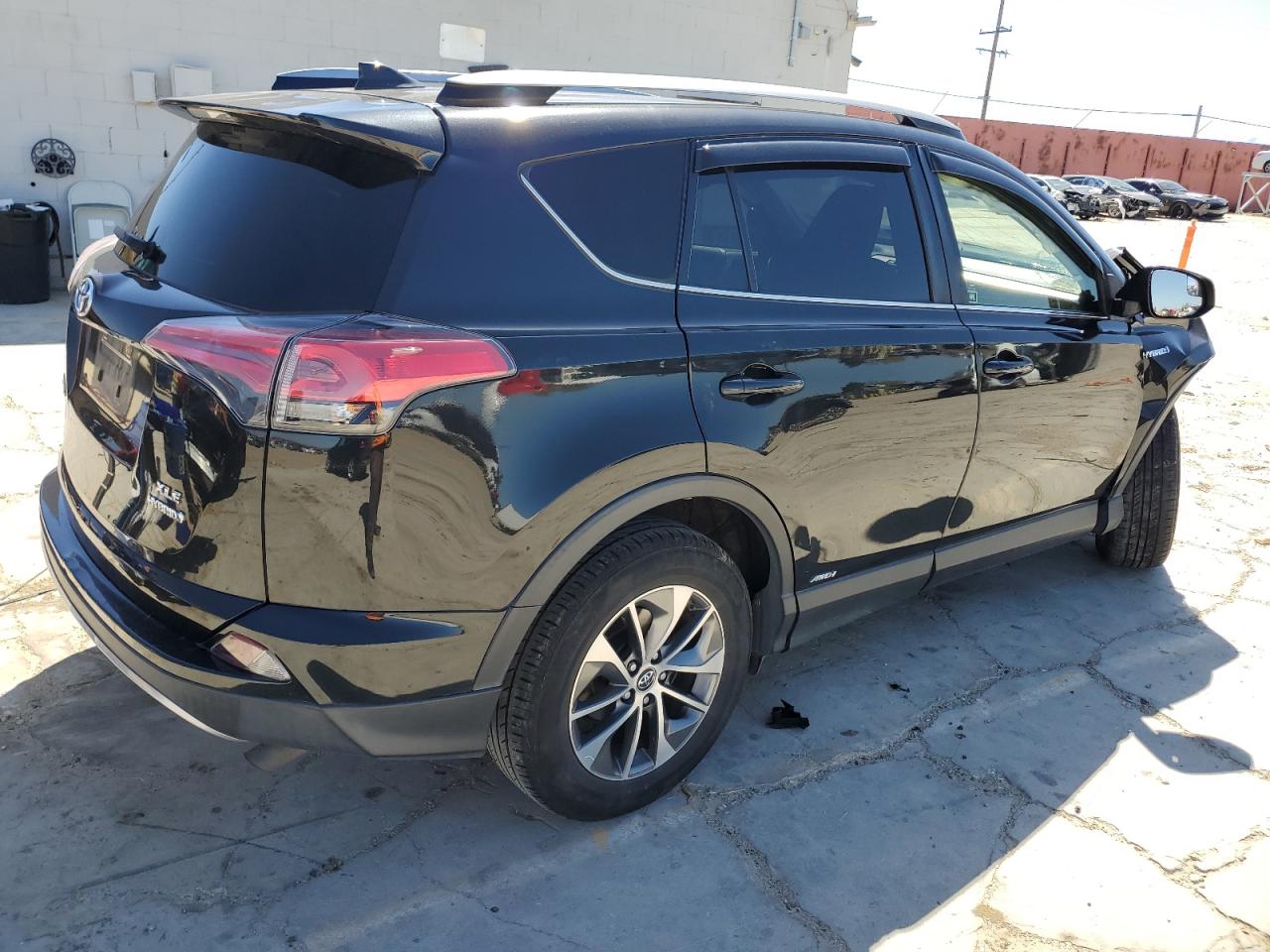 2018 Toyota Rav4 Hv Le vin: JTMRJREV6JD228074