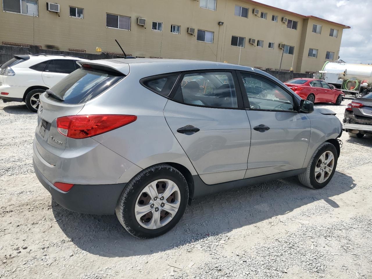 KM8JT3AB9BU120867 2011 Hyundai Tucson Gl